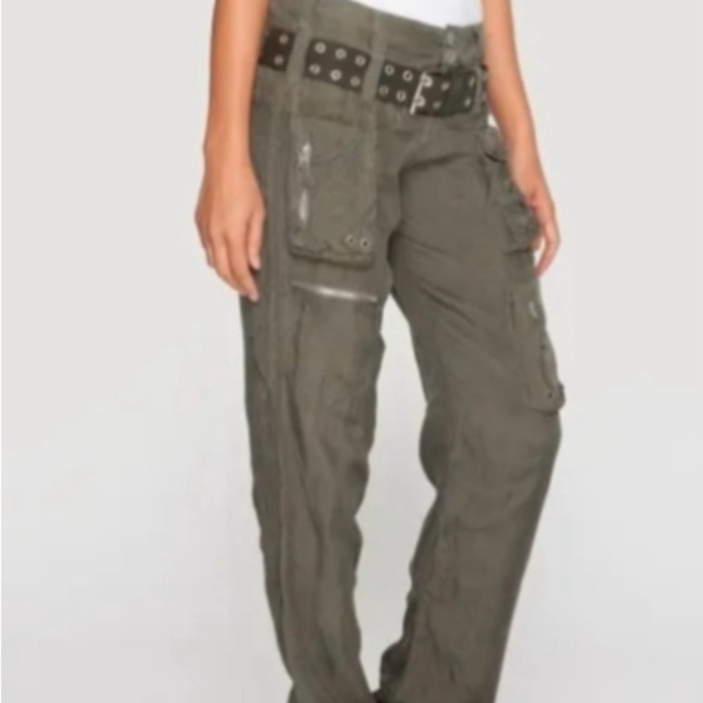 MINT Johnny Was incredible cargo pants; EUC; comes with belt; olive size 10.